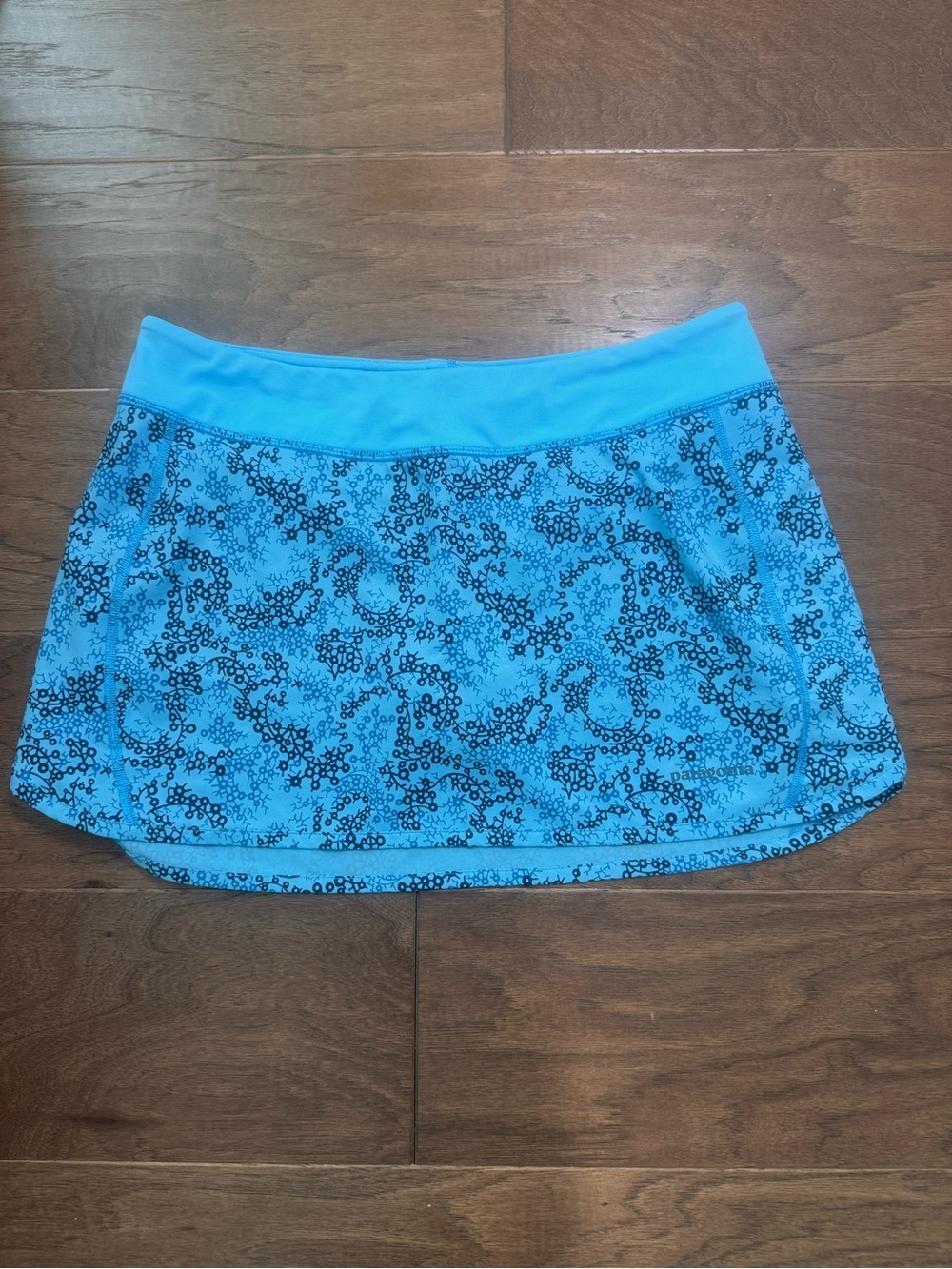 Patagonia Blue Floral Athletic Mini Skorts Medium